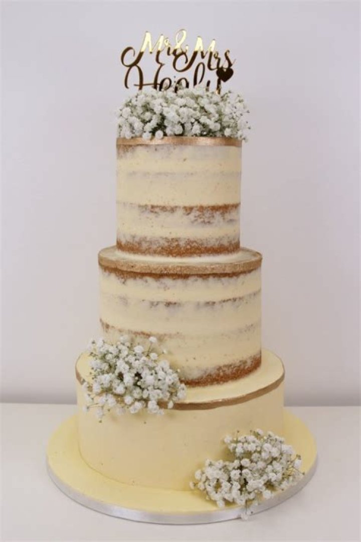 Is Baby's Breath safe for cakes?