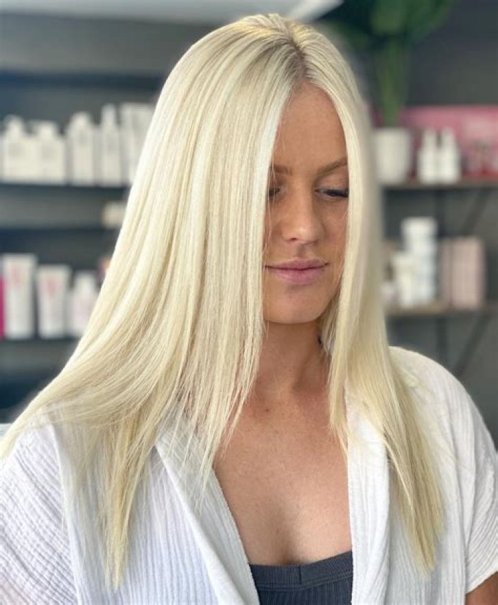 Is castor oil safe for bleached hair?