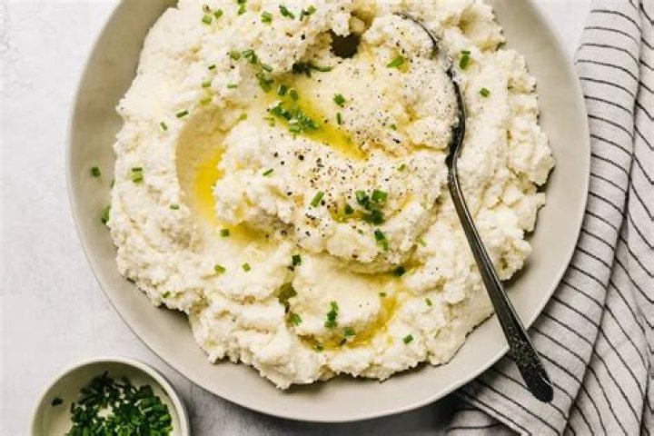 Is cauliflower better for you cooked or raw?