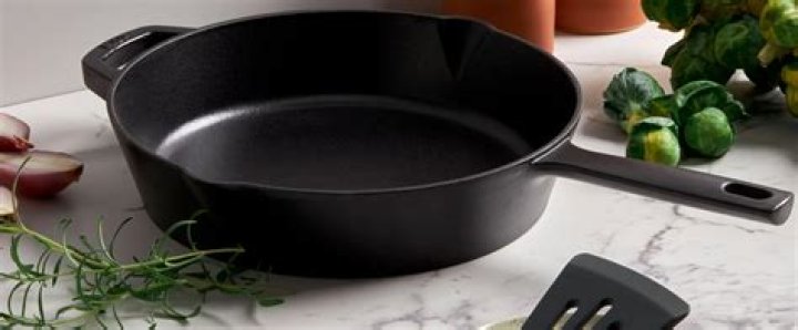Is Crisco good for seasoning cast iron?