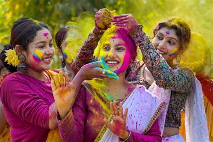Is Holi a new year for Hindus?