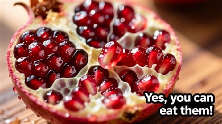 Is it better to eat pomegranate or drink the juice?