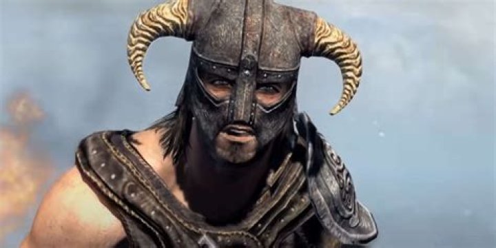 Is it better to help the Stormcloaks or Imperials in Skyrim?