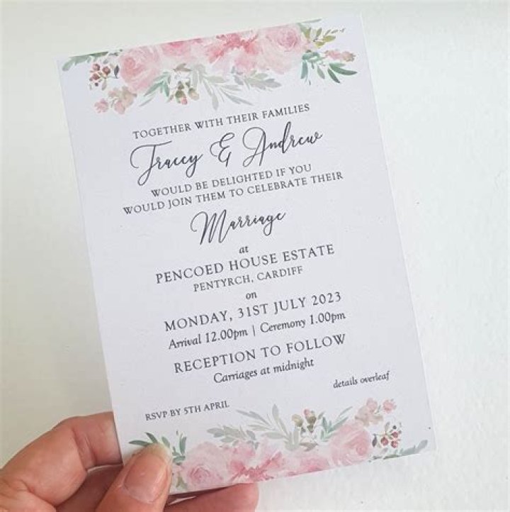 Is it OK to put money in a wedding card?