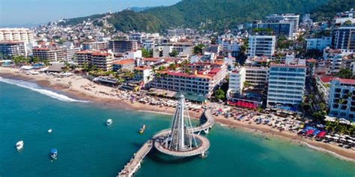 Is it safe to walk around Colombia?