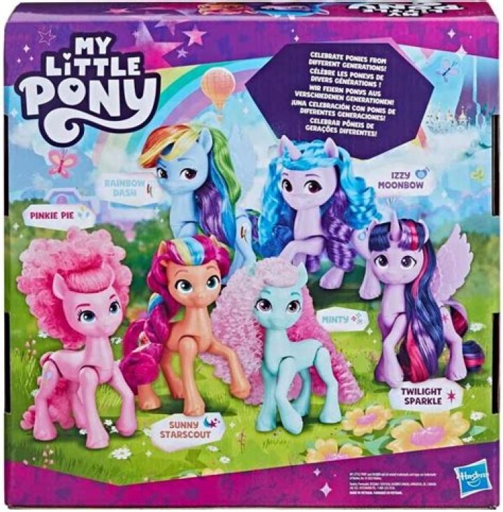 Is Izzy related to Pinkie Pie?