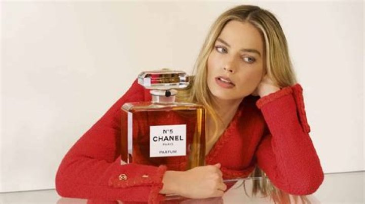 Is Jennie still a Chanel ambassador?
