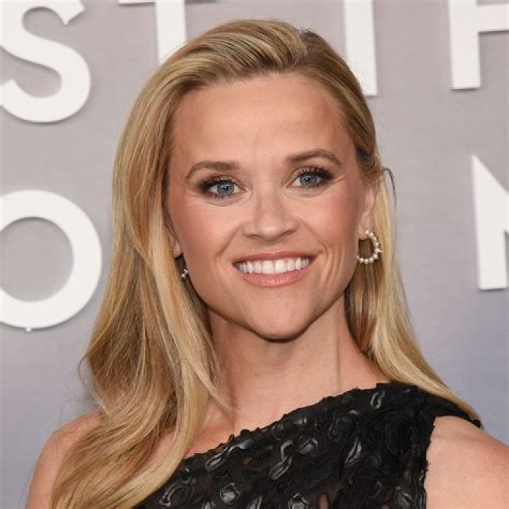 Is Reese Witherspoon actually singing in Sing?