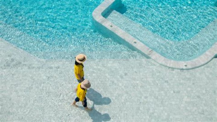 Is walking in the pool good for your back?