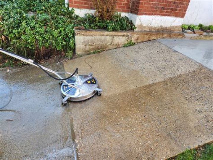Is washing car in driveway bad for environment?