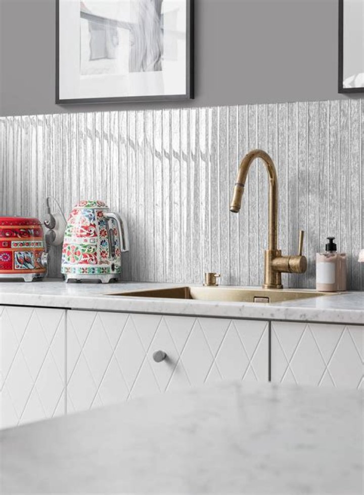 Should backsplash be matte or shiny?