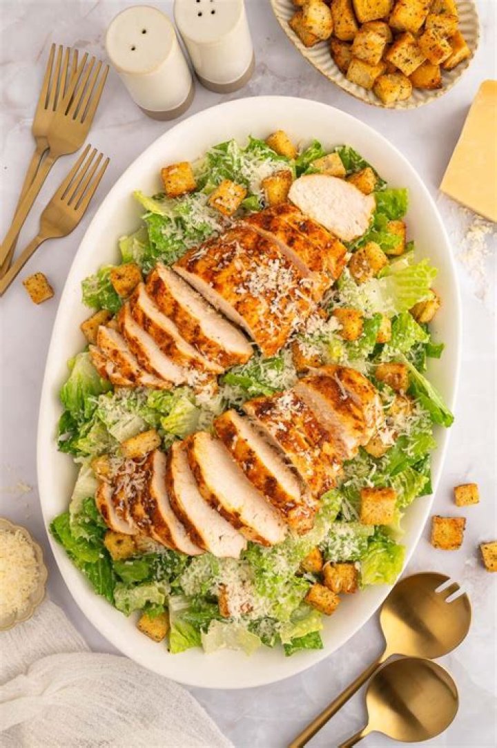 Should salad be eaten at night?