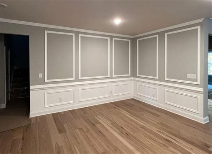 Should wainscoting be same color as trim?