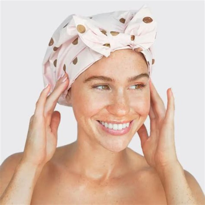 Should you wear a shower cap if you have lice?