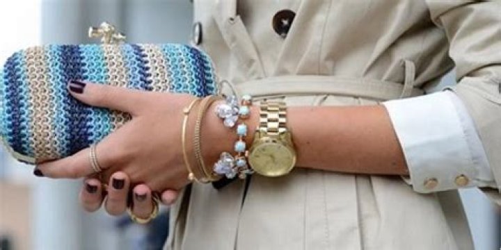 What arm does a woman wear a bracelet?