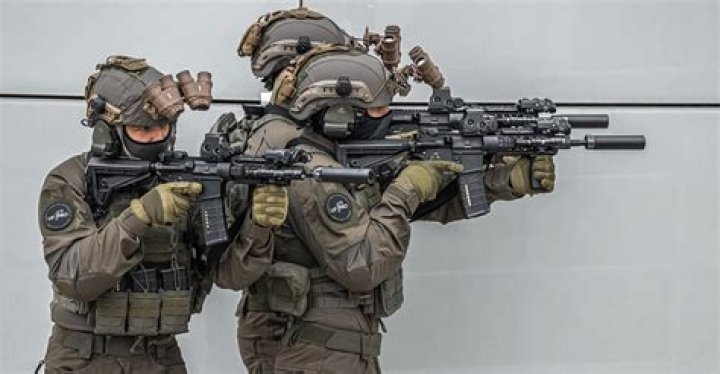 What color laser do special forces use?