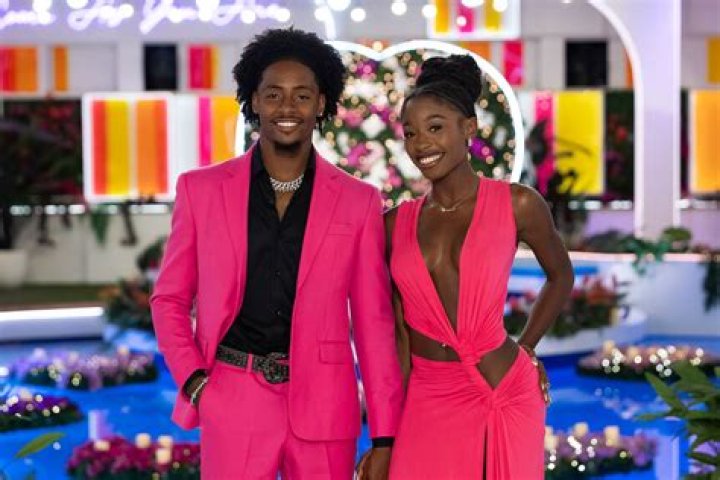 What couples are still together from Love Island season 3?