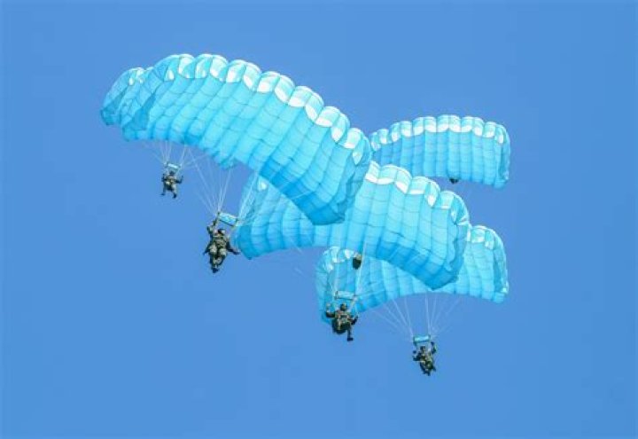 What do parachute riggers do in the Marines?