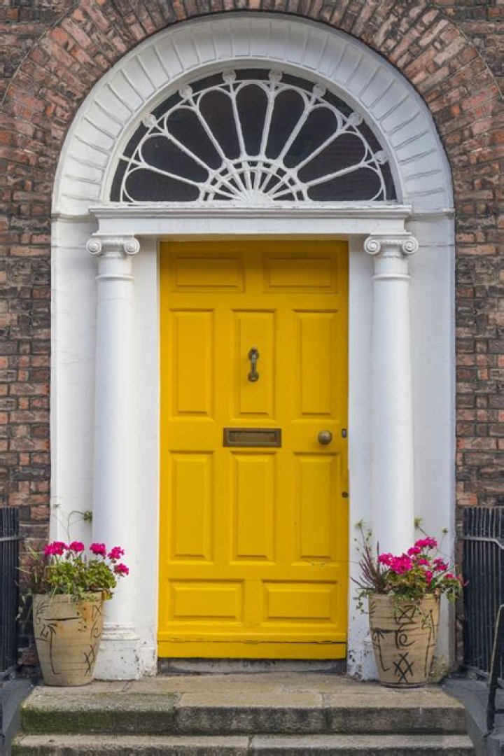 What does a yellow front door mean?