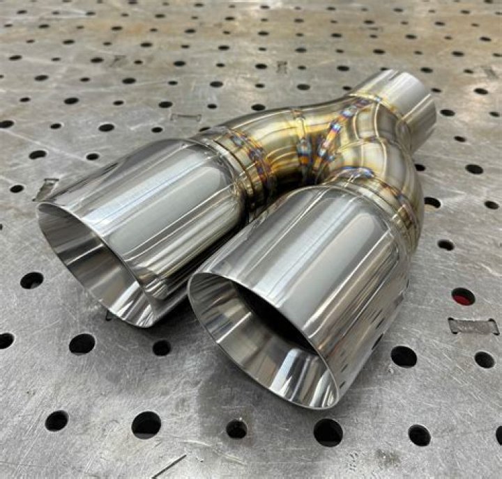 What does dual exhaust tips do?