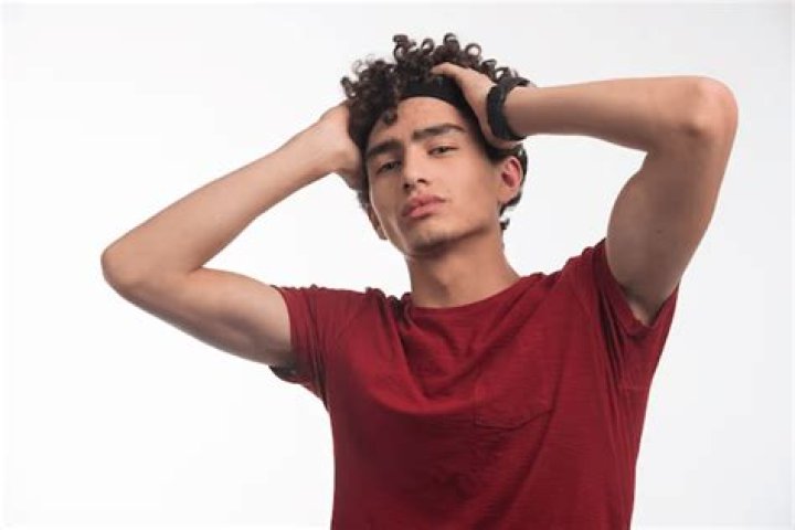 What does it mean if a guy runs his fingers through his hair?