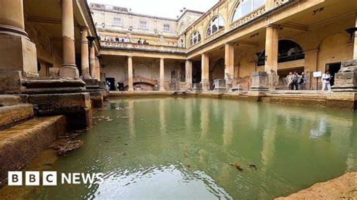 What does vinegar in bath water do?