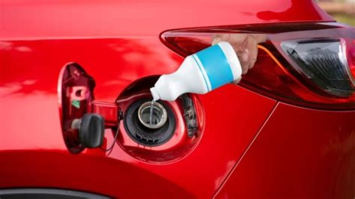 What happens if someone puts bleach in your gas tank?