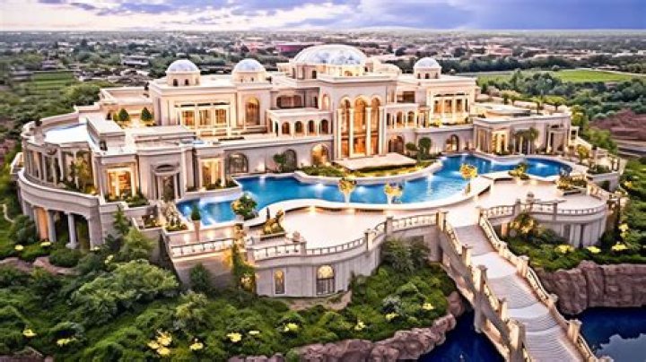 What is the biggest house in the world?