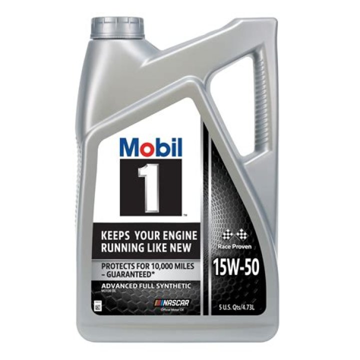 What is the difference between 15W-40 and 15W-50 oil?
