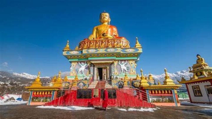 What is the main religion of Arunachal Pradesh?
