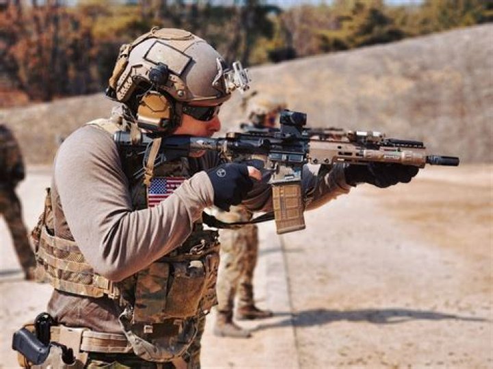 What pistol do the Green Berets use?