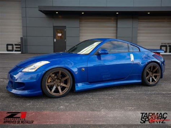 What replaced the 350Z?