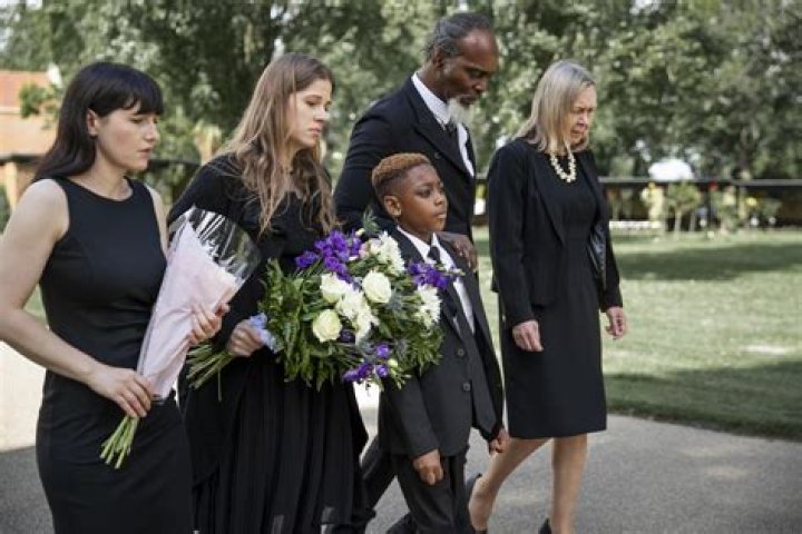 What should a widow wear to the funeral?