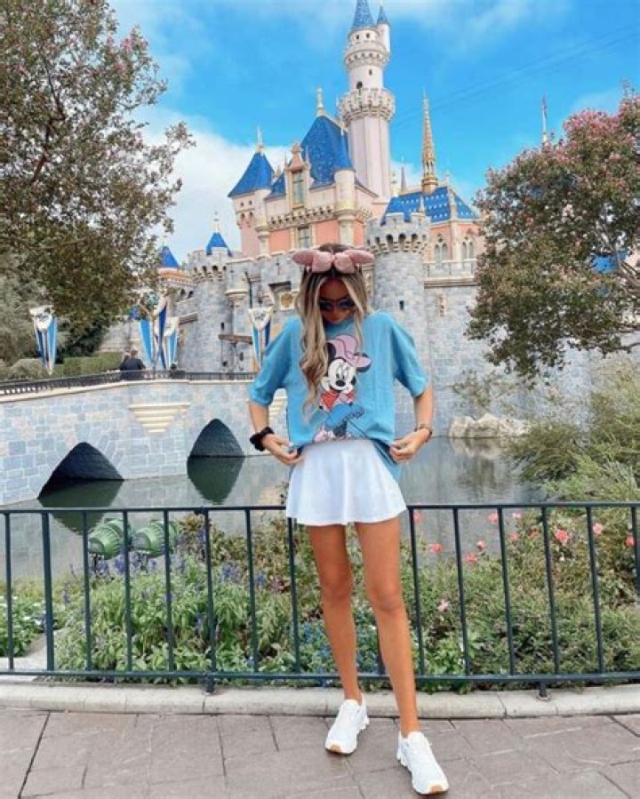 What should you not wear at Disneyland?