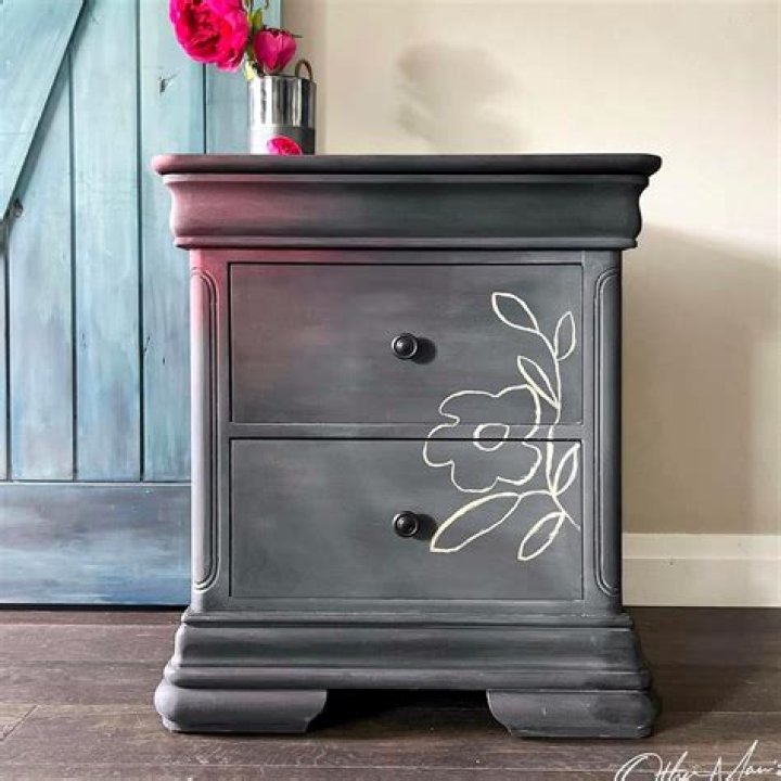 When can I apply second coat of chalk paint?