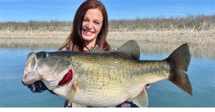 Where do the biggest bass live in a lake?
