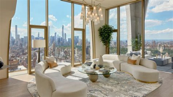 Where is Kendall Roy's apartment?