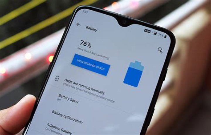 Which battery last longer Apple or Android?