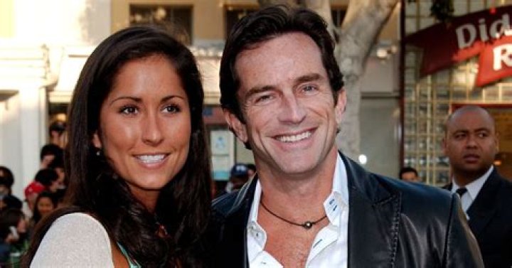 Which contestant did Jeff Probst have a relationship with?