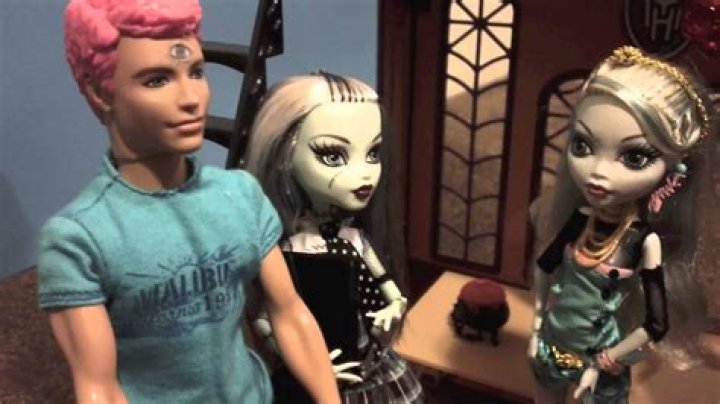 Who is Frankie Stein's boyfriend?
