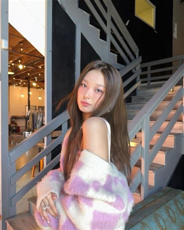 Who is global girl Lisa?