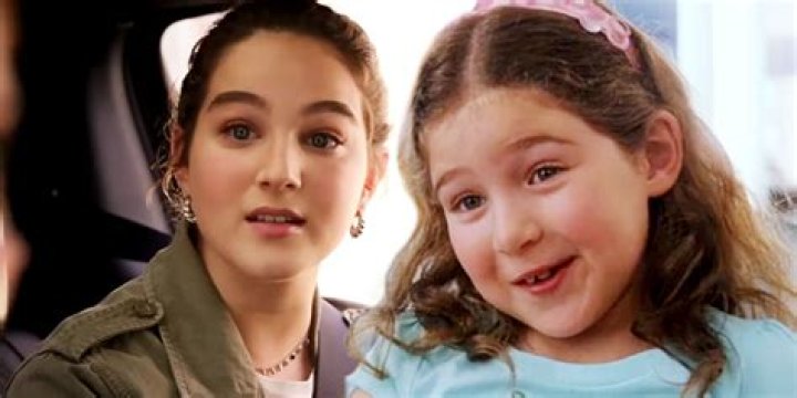 Who is the little girl Hanna's mom sees?