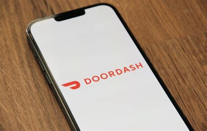 Who pays more DoorDash or Instacart?