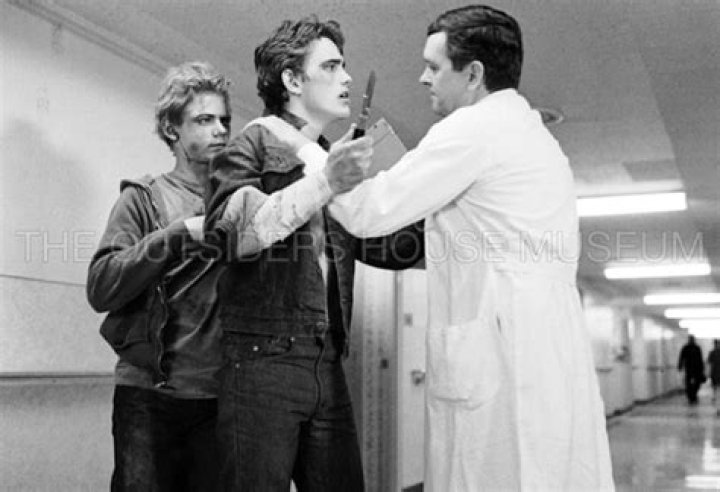 Why can't Ponyboy accept Johnny's death?